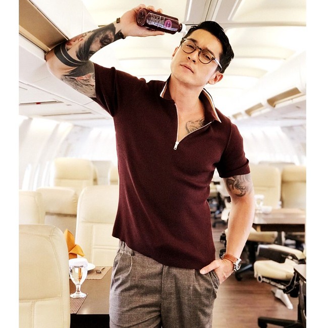 Nama Miller Khan juga cukup populer di Indonesia. Miller semakin banyak dikenal usai dirinya membintangi sinetron Azizah bersama Arumi Bcahsin. Keduanya pun sempat dikabarkan menjalin kasih. Kala itu Miller sempat dituding membawa kabur Arumi dari rumahnya. Namun kini Miller telah menikah dengan seorang wanita bernama Farina Rebecca. Foto: instagram @millerkhan