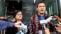 Komnas HAM juga meminta KPK untuk mulai melihat kasus teror Novel sebagai perintangan penyidikan. Komnas HAM pun meminta Presiden Joko Widodo (Jokowi) untuk memastikan Polri membentuk tim gabungan.