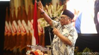 Oesman Sapta Odang memberikan sambutan.