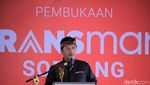Pakai Iket Sunda, CT Resmikan Transmart di Soreang