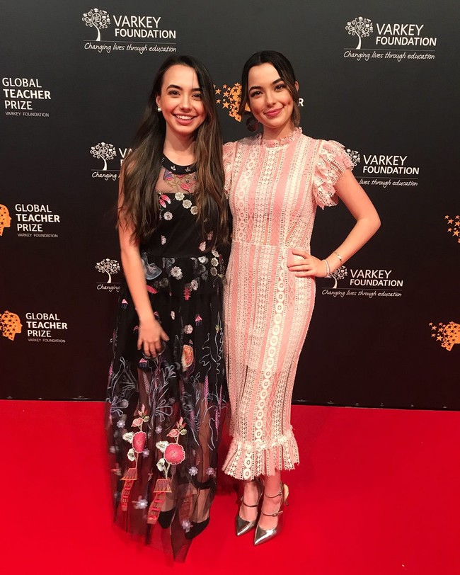 Bukan hanya uang, sederet pengharagaan pun diterima oleh kembar Merrell. Mereka pernah menjadi nominator Teen Choice Awards. Acara televisi mereka memenangkan Streamy Award 2018 untuk kategori lifestyle. Foto: Instagram