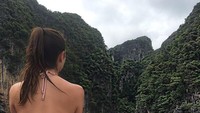 Sedangkan ini saat Laura Spoya liburan ke Phuket, Thailand. (lauraspoya/Instagram)