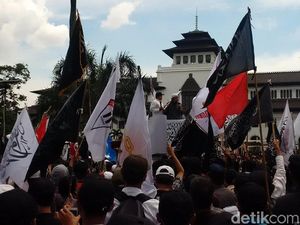 Aksi Bela Uighur, Massa Gelar Unjuk Rasa di Gedung Sate