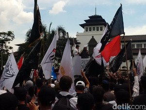 Aksi Bela Uighur, Massa Gelar Unjuk Rasa di Gedung Sate