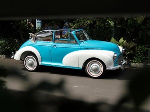 Pesona Mobil Klasik Ini Sering Buat Salah Fokus