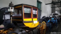 Lanjut ke Jl Rotowijayan, ada Museum Kereta Keraton. Museum ini ibaratnya garasi kereta kerajaan (Fitraya/detikTravel)