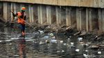 Pasca Diturap, Kali Grogol Dibersihkan dari Sampah