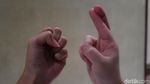 Potret Orang China Simbolkan Angka dengan Jari Tangan