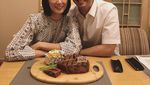 Momen Romantis Renata Kusmanto Saat Makan Malam Bersama Fachri Albar