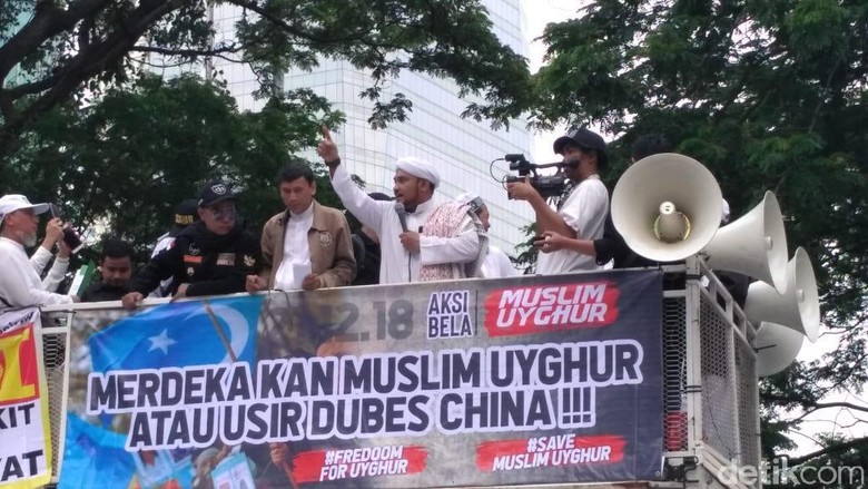 Aksi Bela Uighur, Novel Bamukmin Ajak Boikot Produk China Aksi Bela Uighur, Novel Bamukmin Ajak Boikot Produk China
