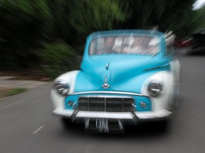 Mobil Jadul Ini Ada Penghuninya