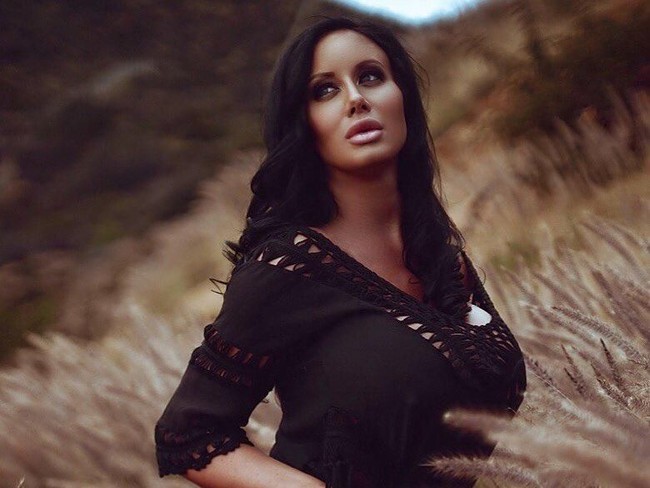 Model Playboy ini telah memiliki butt lift, filler pipi, dagu, dan filler bibir. Sybil juga telah memvermak bagian hidung, serta operasi payudara yang meningkatkan ukurannya dari D-cup ke G-cup. Foto: Instagram