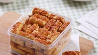 Untuk menjaga agatr teksturnya tetap renyah dan enak, kaastengel sebaiknya disimpan dalam wadah kedap udara. Selain enak jadi camilan, kue kering ini juga cocok jadi teman minum teh. Foto : instagram @vsamperuru