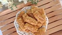 Setiap orang memiliki selera kaastengel yang berbeda-beda. Tapi yang enak tentu saja yang diberi taburan banyak keju seperti ini. Say cheese! Foto : instagram @sweetlevins