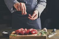 Mau Bikin Roast Beef ala Resto? Ikuti Tips Membumbui dari Chef Stefu ini
