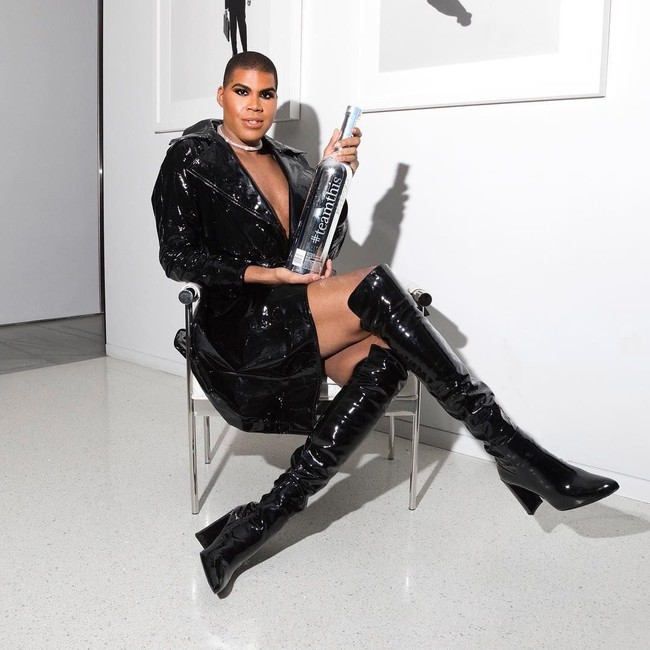 @ejjohnson anak dari Earvin Johnson hidup dalam kehidupan mewah. Ia kerap hadir di acara fashion week, melakukan perjalan sendiri dengan pesawat pribadi, dan memakai barang-barang karya desainer mahal. Foto: Instagram
