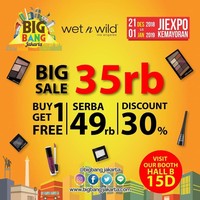 Untuk wanita, selain busana Anda juga bisa mendapati beragam makeup. Wet and Wild pun mengadakan big sale. Di Big Bang Jakarta 2018, brand makeup tersebut memberi penawaran diskon hingga 30% dan Buy 1 Get 1 free. Beberapa pilihannya bahkan dijual Rp 35 ribu. Foto: Instagram @bigbangjakarta
