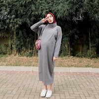 Hal ini dibuktikan oleh Youtuber cantik Ranie Karlina. Meski ia sedang mengandung anak pertamanya, Ranie tak kehilangan ide untuk tampil stylish tapi simple. Foto: Instagram/RanieKarlina
