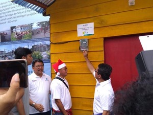 Jelang Natal, Warga Maluku Dapat Sambungan Listrik Gratis hingga Beasiswa