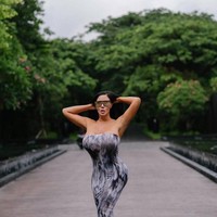 Saya memiliki prosedur pertama ketika berusia dua puluh tahun dan saya senang dengan hasilnya. Saya bangga pada tubuh dan etos kerja saya. Saya menjaga tubuh saya dalam kondisi prima, ungkap Sybil seperti dikutip dari Daily Star. Foto: Instagram