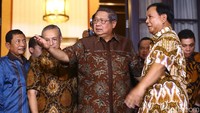 Seperti diketahui, hubungan kedua tokoh sempat diisukan memanas setelah Sekjen Gerindra Ahmad Muzani mengungkit janji SBY untuk mengampanyekan Prabowo. Pernyataan Muzani disambut protes elite PD yang menyebut Prabowo tak memenuhi janji-janji ke PD. Muzani tak terlihat dalam jumpa pers bersama Prabowo-SBY petang ini.