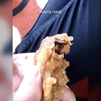 Iiih Jijik! Puntung Rokok hingga Kecoa Masuk Dalam Gorengan 