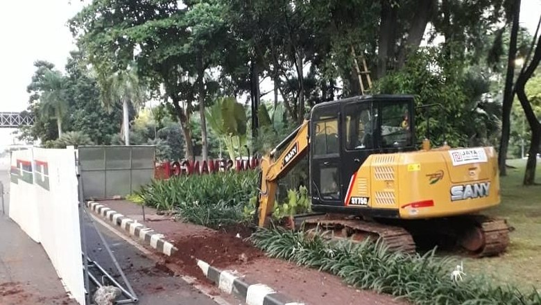 Petugas PGN Tangani Kebocoran Pipa Gas di Taman Semanggi Petugas PGN Tangani Kebocoran Pipa Gas di Taman Semanggi