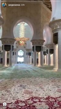 Dengar Adzan, Sergio Ramos Puji Masjid Sheikh Zayed