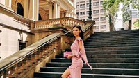 Gaya menawannya saat di Sydney, Australia. (piawurtzbach/Instagram)