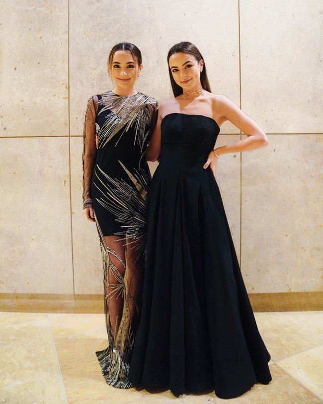 Veronica dan Vannessa Merrell tidak mengira, video-video yang mulai diunggah pada 2009 disukai penonton. Kini channel YouTube Merrell Twins sudah memiliki lebih dari 3,8 juta subscriber. Dan salah satu video terpopuler mereka telah ditonton lebih dari 16 juta kali. Foto: Instagram