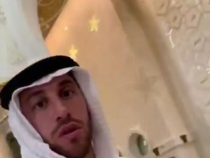Dengar Adzan, Sergio Ramos Puji Masjid Sheikh Zayed