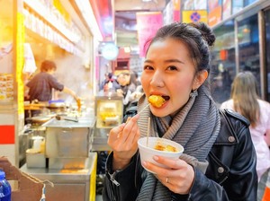 Suka Makan Sembarangan Saat Traveling? Hati-hati Mag Bisa Kambuh