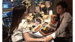 Romantisnya Randy Martin Saat Makan dan Buat Kue Bareng Kekasih