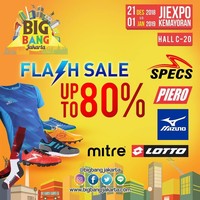Tak hanya kebutuhan rumah tangga, Anda yang suka olahraga juga bisa menemukan berbagai barang diskon menarik. Di pameran yang buka mulai pukul 12:00 hingga 24:00 tersebut, sejumlah brand olahraga kenamaan yang sale sampai 80%. Beberapa di antaranya, seperti Specs, Piero, hingga Lotto. Foto: Instagram @bigbangjakarta