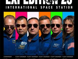 Kocak! Aksi Para Astronot Bergaya Bak Aktor di Poster Film