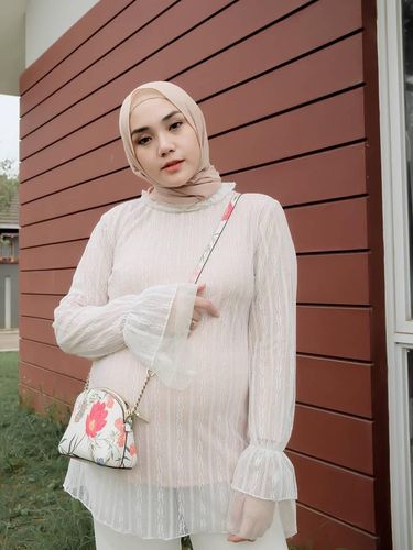 Tips Pilih Hijab yang Nyaman Ala Youtuber Cantik Ranie Karlina