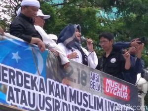 Puisi Emosional Neno Warisman di Munajat Akbar 212