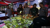 Tak hanya miras, polisi juga mengamankan sejumlah barang bukti lain seperti sabu.