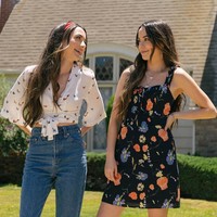 Kembar Merell, Veronica Jo Merrell and Vanessa Jo Merrell, menjadi YouTuber secara tidak sengaja. Awalnya mereka membuat video untuk konten Disney Channel. Namun kesepakatan dengan pihak Disney tidak berjalan lancar. Video-video yang sudah dibuat pada akhirnya diunggah ke YouTube. Foto: Instagram