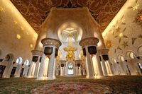 Bagian dalam masjidnya (iStock)
