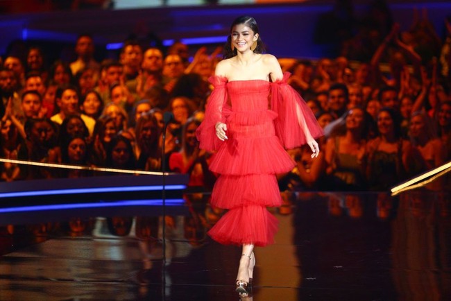 Soal pilihan busana, Zendaya selalu sukses masuk dalam daftar busana terbaik. Ia berani bereksperimen dengan berbagai gaya dan memukau publik di red carpet. Foto: Getty Images