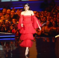 Soal pilihan busana, Zendaya selalu sukses masuk dalam daftar busana terbaik. Ia berani bereksperimen dengan berbagai gaya dan memukau publik di red carpet. Foto: Getty Images