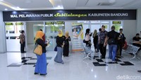 Transmart Soreang dilengkapi dengan mall pelayanan publik.