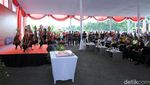 Pakai Iket Sunda, CT Resmikan Transmart di Soreang
