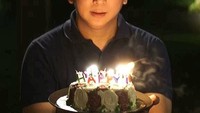 Sebagai adik bungsu, Harry selalu diperlakukan spesial oleh ketiga kakaknya. Fifi Lety tampaknya jadi kakak yang paling dekat dengan Harry.  Foto: instagram @harrytjahajapurnama