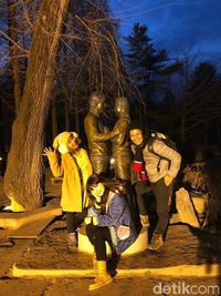 Wajib foto di patung Winter Sonata (Silvie Oktavia/istimewa) 