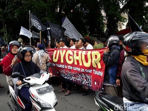 Konvoi Bendera Tauhid, Warga Solo Desak Jokowi Bantu Muslim Uighur