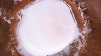 Badan antariksa Eropa, ESA, baru saja menemukan kawah indah di Mars. Foto: ESA