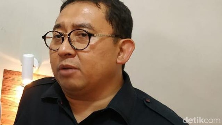 Tertinggal 20%, Fadli Zon Yakini Prabowo Salip Jokowi Bulan Ini Tertinggal 20%, Fadli Zon Yakini Prabowo Salip Jokowi Bulan Ini