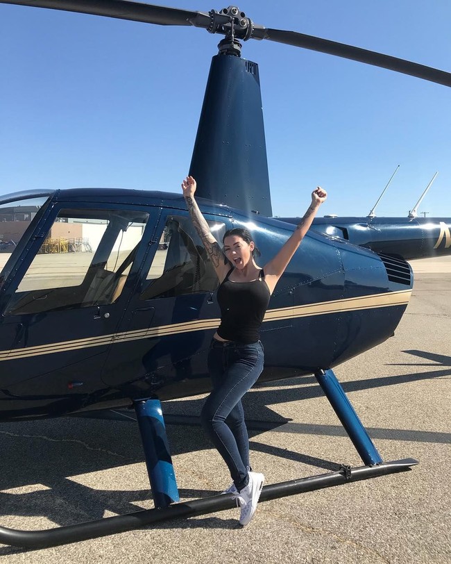 Hubungan Amanda dan Brad berakhir ketika Brad dikatakan depresi lalu menggunakan obat-obatan. Wanita asal AS itu pun mengaku pernah diserang di mana akhirnya mereka bertengkar dan Amanda melarikan diri. Setelah kejadian tersebut, Brad mencabut nama Amanda dalam daftar warisan. Foto: Instagram @theheauxmentor